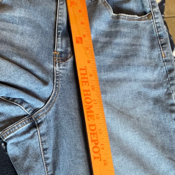 A Beautiful Soul 25” High Rise Crop Jeans in Size 10, NWT - Picture 9 of 16
